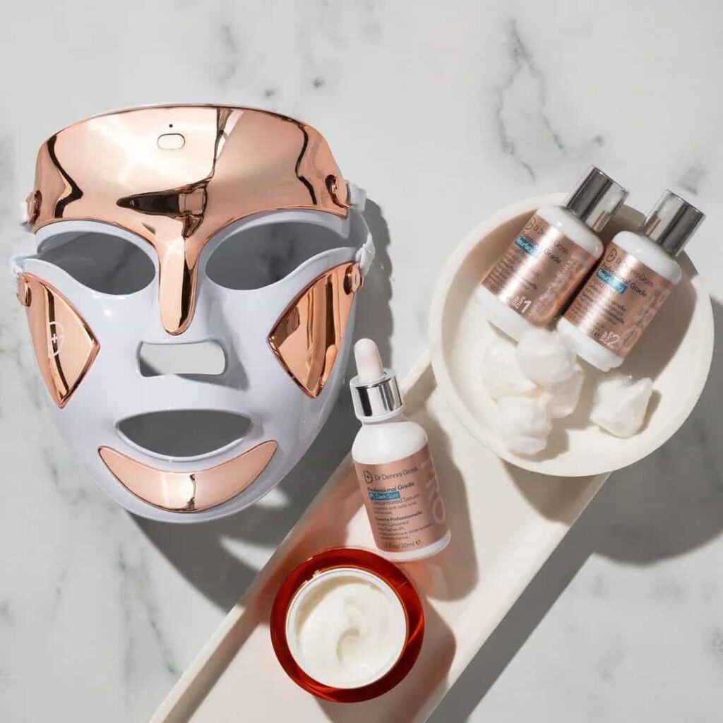 LED light mask for natural facelift
